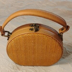 Street Level Woven Style Round Purse